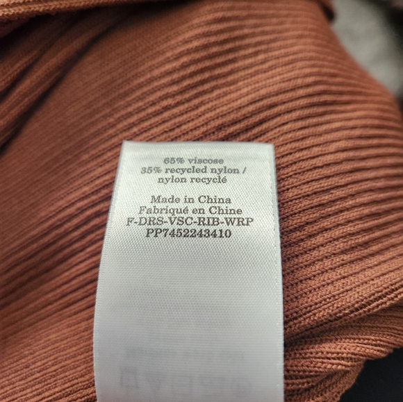 Everlane ribbed wrapped midi dress - size s - Picture 3 of 4